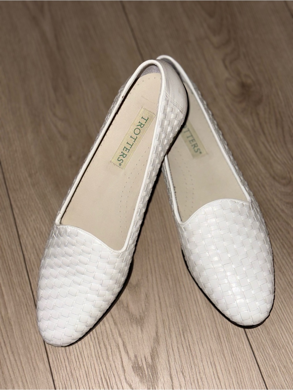 Trotters LIZ Womens 11M Narrow White Woven Leather Comfort Slip On Loafers